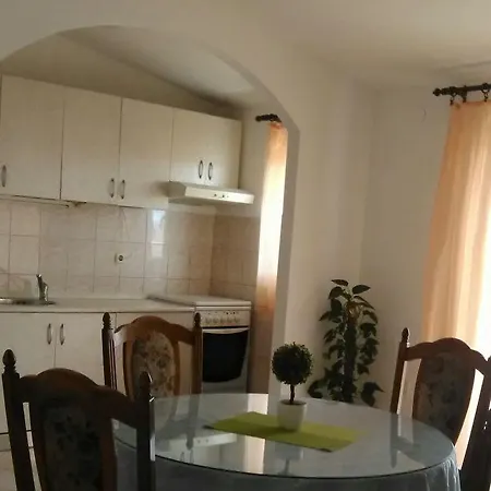 Kastel Novi 16018b Apartment