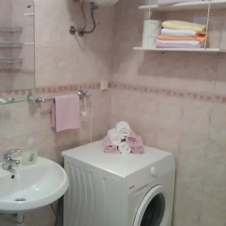 Kastel Novi 16018b Apartment